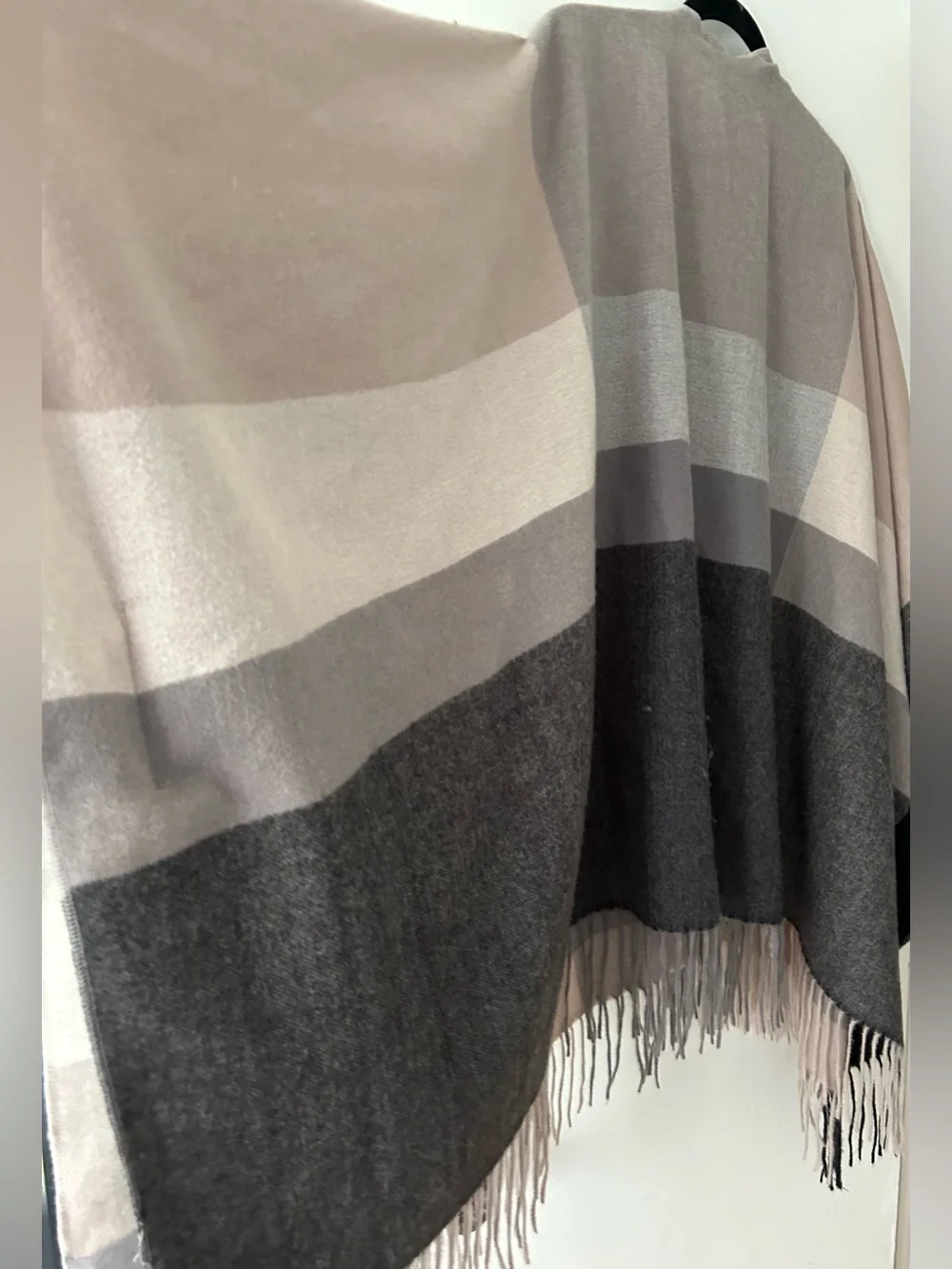 Wrap/Cape - Picture 6 of 6